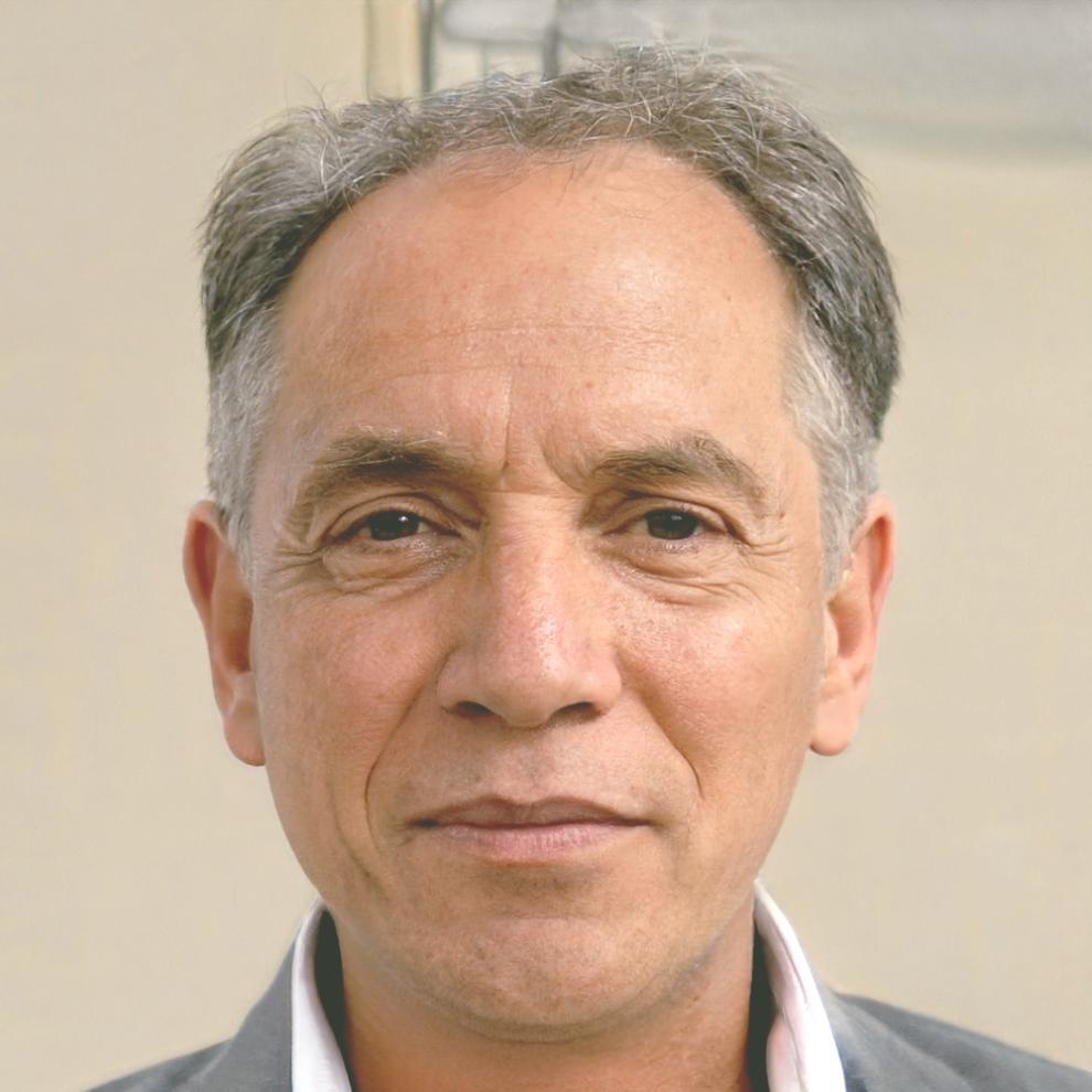 Consultor financiero explicando conceptos a estudiante